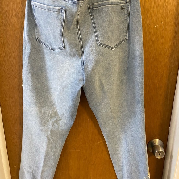 Women's High Rise Floral Embroidered Jeans - Picture 2 of 7